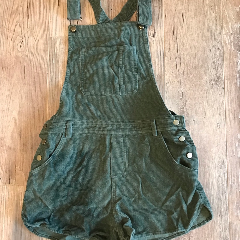 Corduroy bib shorts yes please